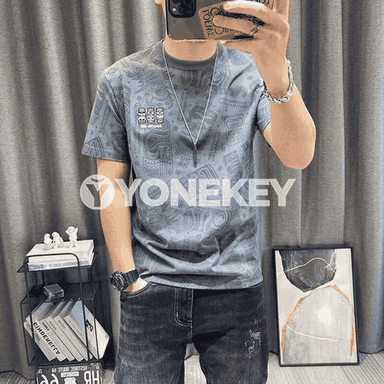 Oglanlar üçin niýetlenen futbolka