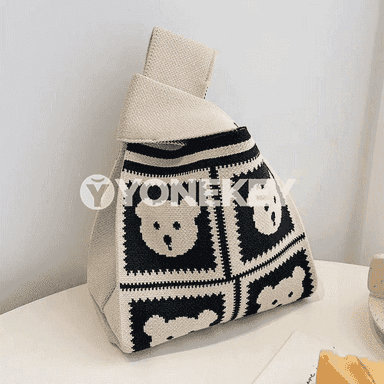 Zenanlar üçin niýetlenen kanwa sumkalar.