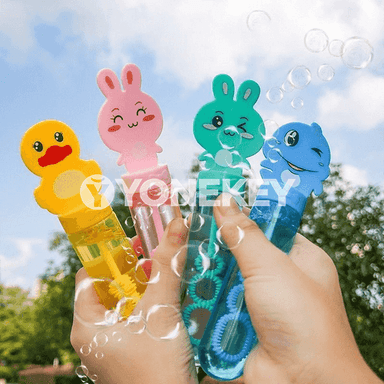 Çagalaryň köpürjikli üflenýän.