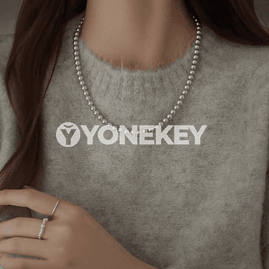 Zenanlar üçin owadan görnüşli merjen monjukly zynjyr.