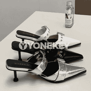 Zenanlaryň moda stiletto sandallary.