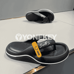Erkekler üçin niýetlenen tomus paslynda, geýilýän ajayyp şypbyklar.