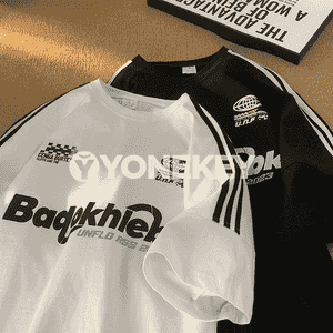 Gyzlar üçin gysga ýeňli futbolka