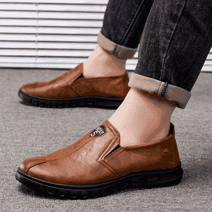 Erkekler üçin klassika köwüşler.